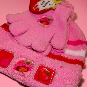 Strawberry shortcake beanie & gloves 2005🍓
